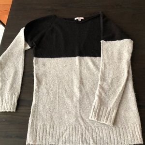 Gap Sweater Gray & Black sz Small Round Neck